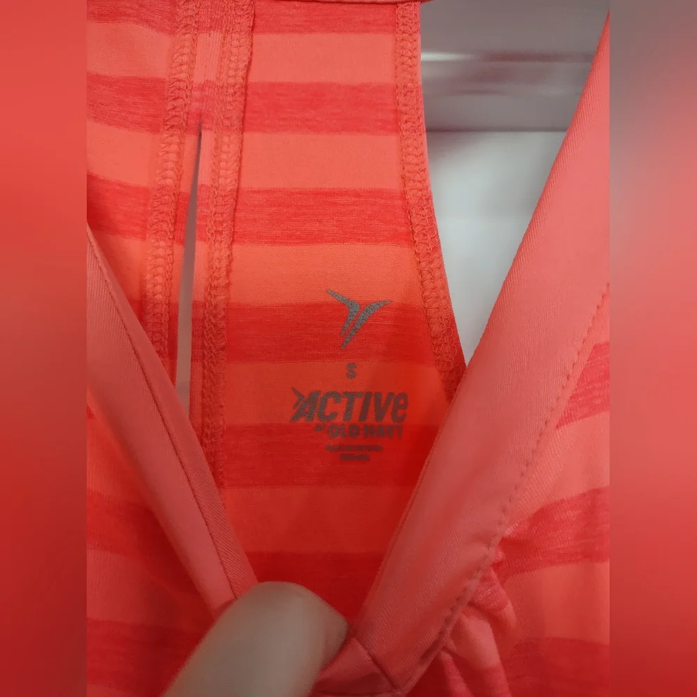 Old Navy Active Tank - Picture 2 of 8